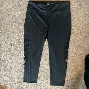 Avia capri style work out pants with cute cut out along leg